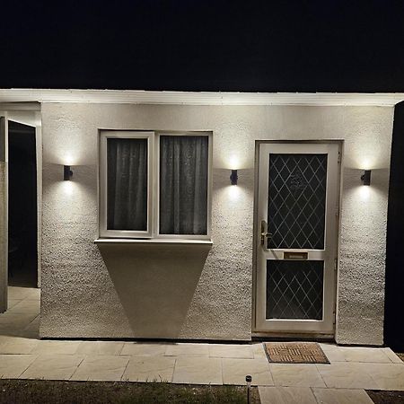 Modern Studio In Greenford, Free Wifi, Parking & Streaming Services Ealing Exterior foto