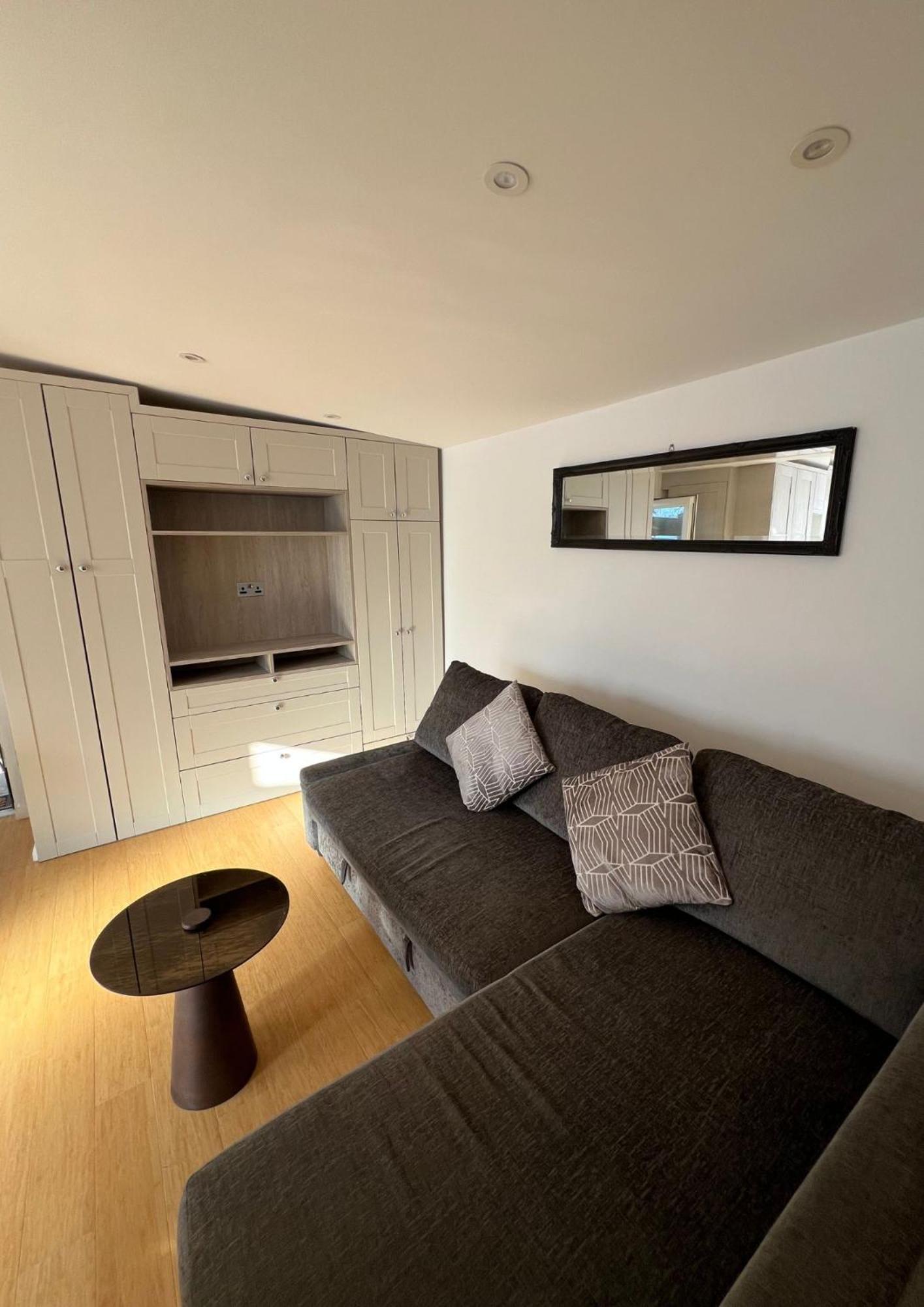 Modern Studio In Greenford, Free Wifi, Parking & Streaming Services Ealing Exterior foto