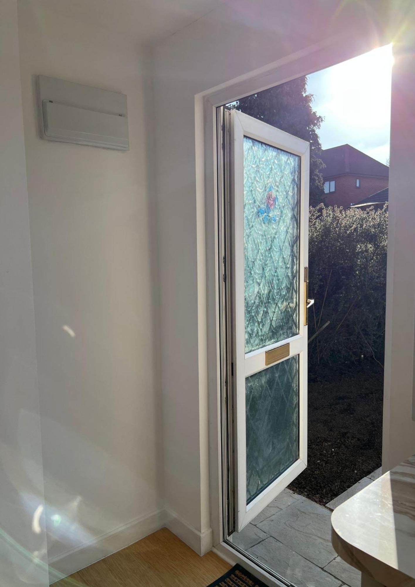Modern Studio In Greenford, Free Wifi, Parking & Streaming Services Ealing Exterior foto
