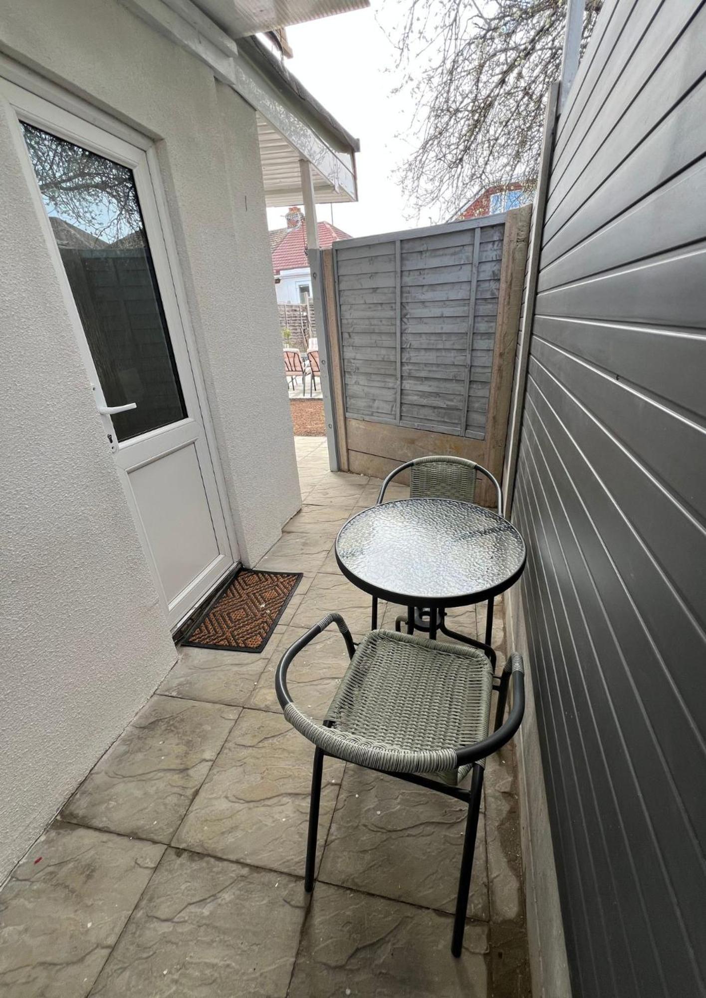 Modern Studio In Greenford, Free Wifi, Parking & Streaming Services Ealing Exterior foto