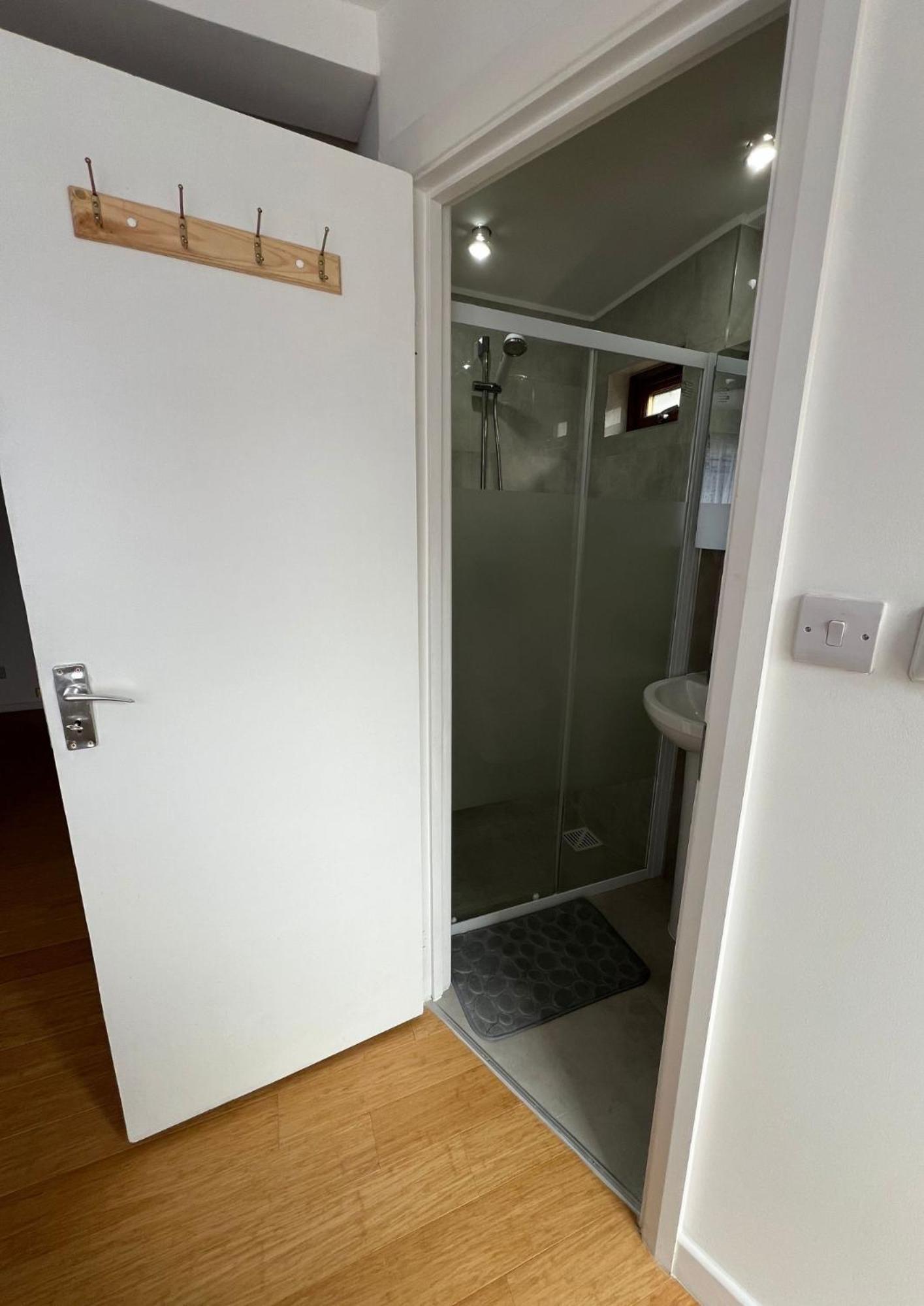 Modern Studio In Greenford, Free Wifi, Parking & Streaming Services Ealing Exterior foto