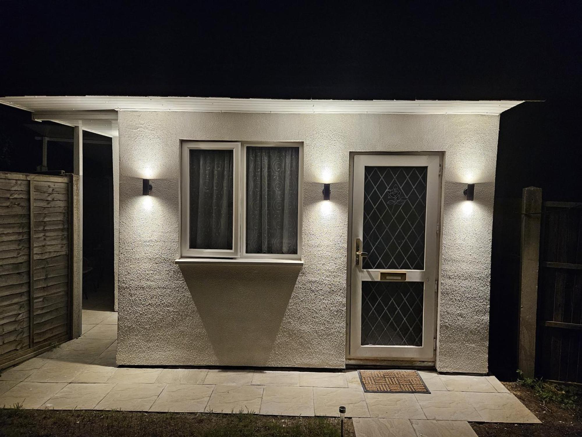 Modern Studio In Greenford, Free Wifi, Parking & Streaming Services Ealing Exterior foto